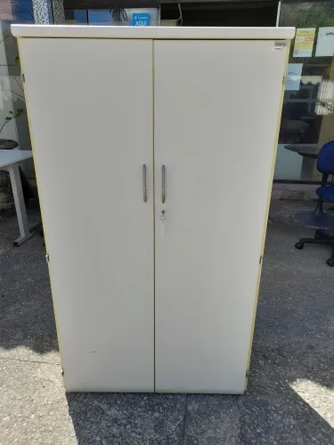 Armário 2 portas - em ótimo estado