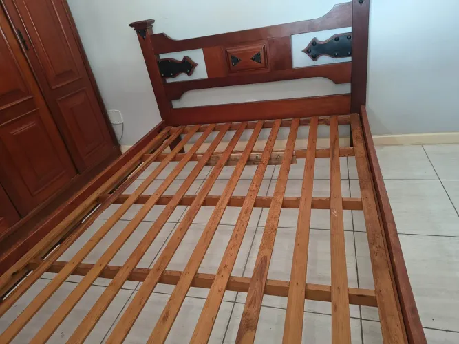 Jogo de quarto completo em madeira 