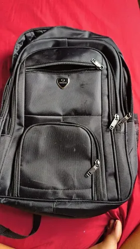 Bolsa preta grande e espaçosa 