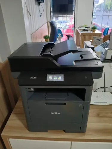 VENDE-SE - Multifuncional Laser Brother DCP-L5652DN