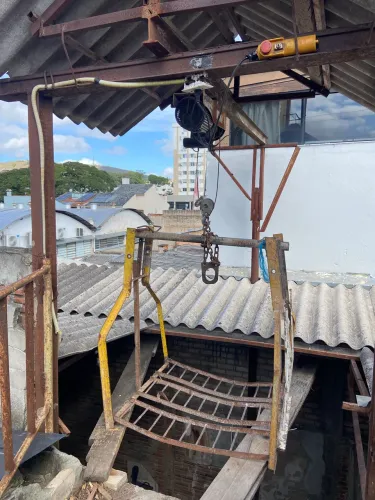 Elevador de carga completo - capacidade 1.000 kg