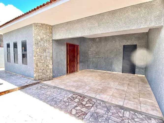 Casa no Jd. Caparroz,  **ANALISA TROCA até 50% do valor**