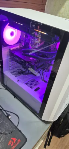 PC gamer i7 12700kf + rx9060xt 16gb