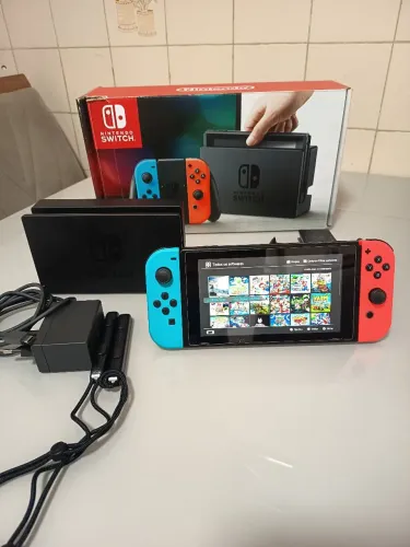Nintendo Switch desbloq semi-novo