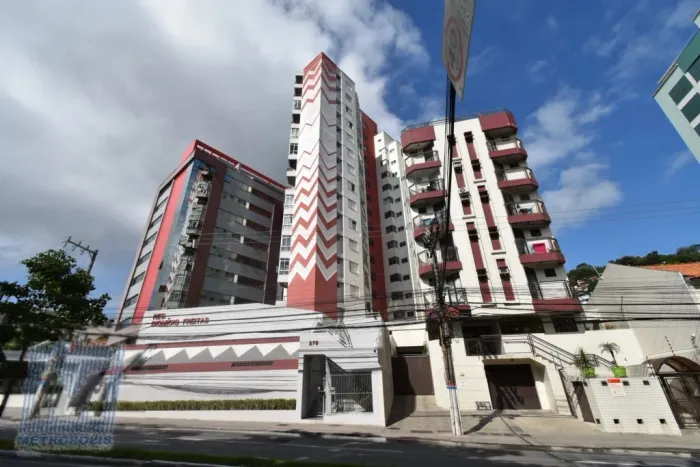 Apartamento com 2 quartos mobiliado para alugar no centro de Florianópolis/SC