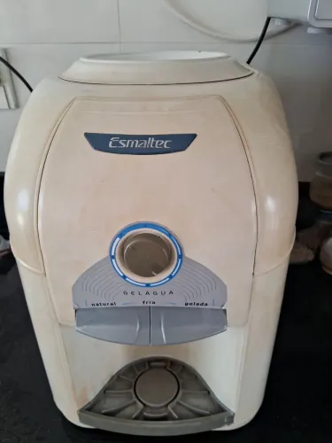Filtro elétrico com galão de água 