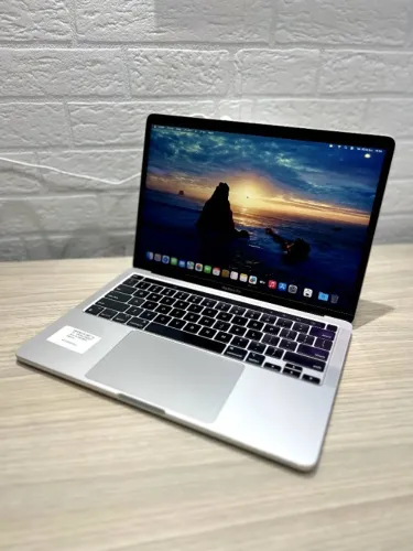Macbook PRO M2 13" 16Gbs RAM 256Gbs SSD