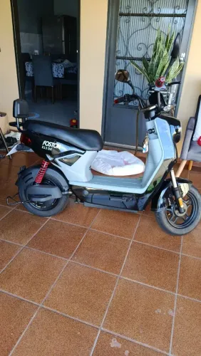Vendo motinha elétrica,semi nova pouco uso