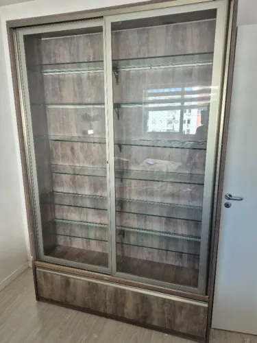 Armário expositor com Led