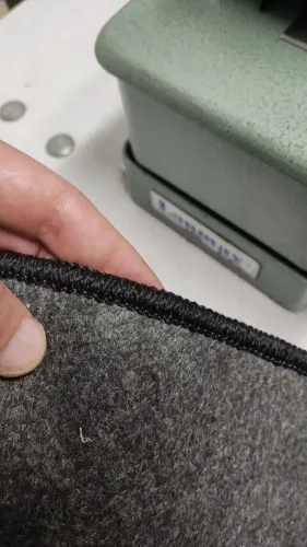 Máquina de costura overlock para carpete automotivo