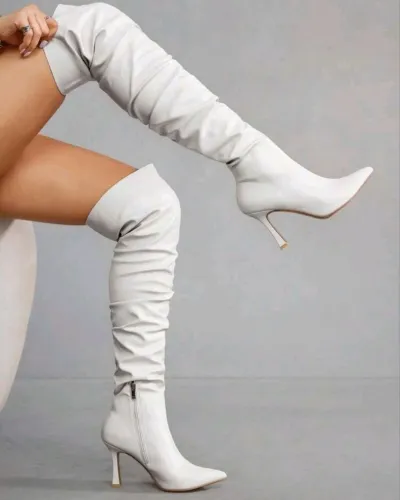 Bota branca nova