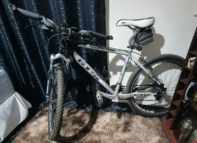 Mountain Bike GTS PRO M5 Prata - Original, com adesivos e acessórios