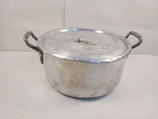 Panela de Alumínio Grosso com Tampa - Aprox. 10 Litros - Ótimo Estado