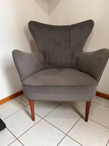 Poltrona etna cinza em suede