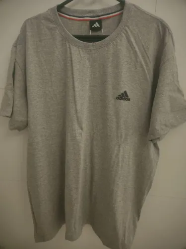Camiseta Adidas Cinza