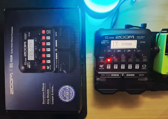 Pedaleira G1 Four + Miniboard & Patch Cable