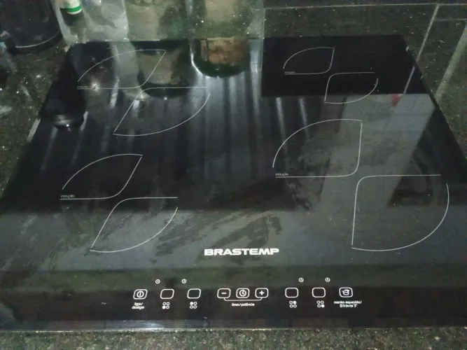 Fogão de indução Brastemp 5 bocas com defeito 