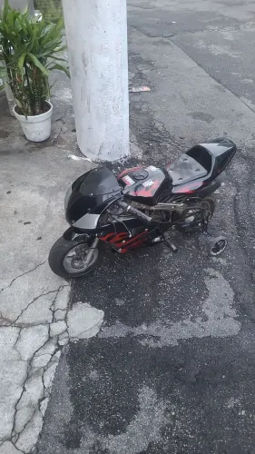 Mini moto 50 cilindradas. 
