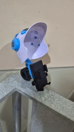 Suporte para telefone em moto.