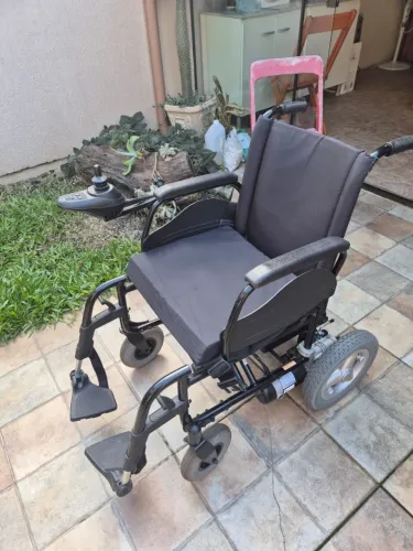 Cadeira de rodas motorizada