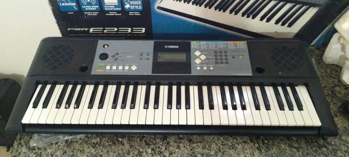 Teclado Yamaha PSR-E233 + capa bag
