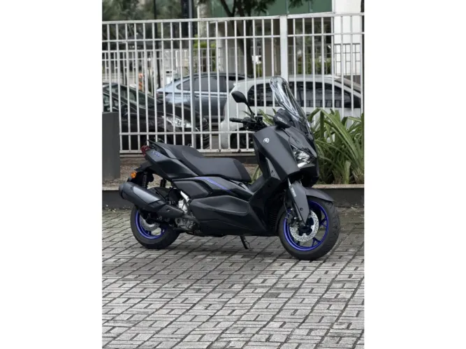 Yamaha Xmax 300 connected abs 2026