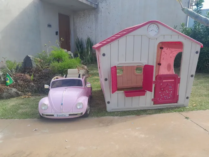 Casinha e carrinho infantil