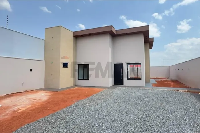 Casa Nova à Venda no Buritis 2 | 3 Quartos, Suíte com Closet e Excelente Acabamento