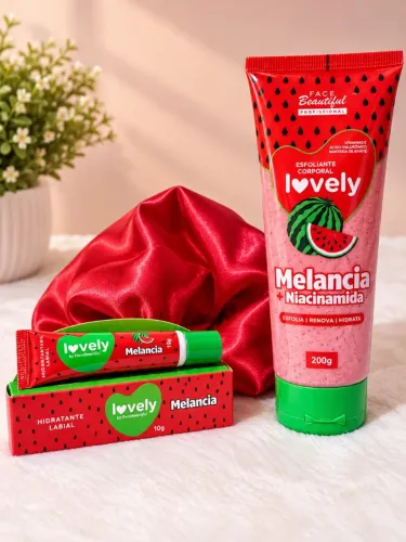 KIT PRESENTE MELANCIA / ESFOLIANTE + HIDRATANTE LABIAL + TOUCA DE CETIM