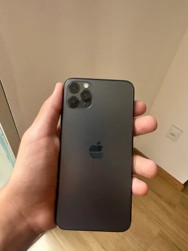 iPhone 11 Pro Max extremamente conservado
