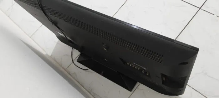 Vende-se uma TV Sony antiga para concerto ou retirada de peças