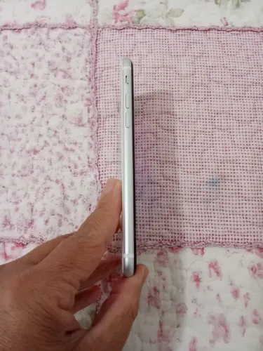 iPhone SE21