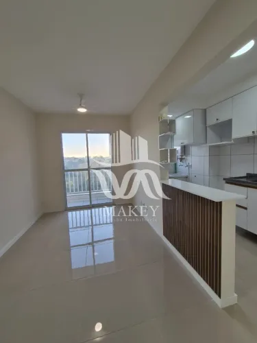 Locação. Apartamento de 2 dormitórios, cozinha planejada, varanda e elevador - 49m² no Con