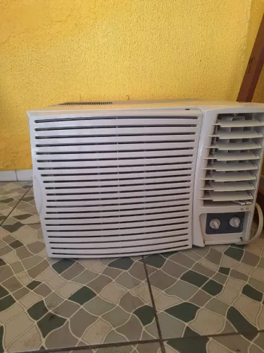 AR-CONDICIONADO DE JANELA