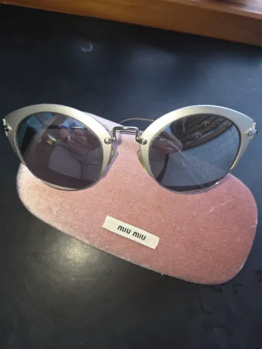 Oculos iriginal da marca miu miu