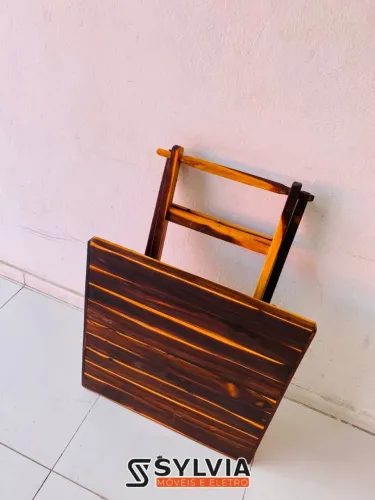 Mesa quadrada envernizada