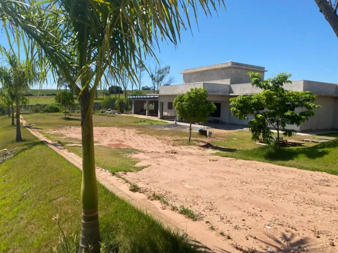 Chácara de 2.000 metros com construção na estrada Pavao em Umuarama