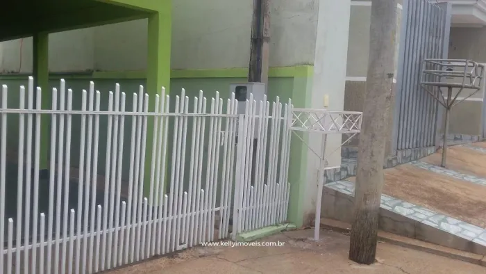 casa com churrasqueira e quintal grande Paulicélia
