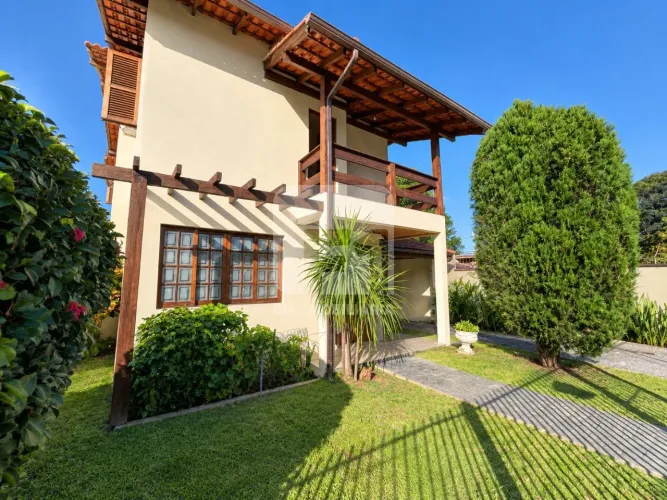 Casa de 3 dormitários no Carianos