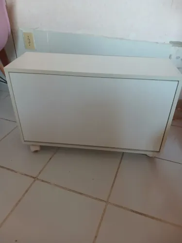 Sapateira com rodízios, para 6 pares.