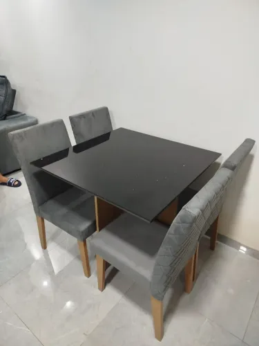 Mesa de jantar com 4 cadeiras