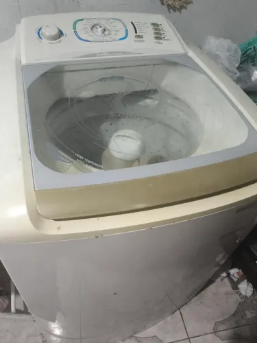 Vendo máquina Electrolux 15 kilos com defeito