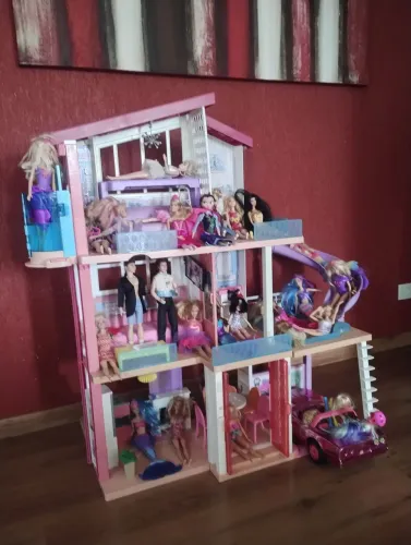 Casa Barbie com bonecas