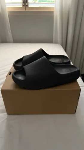 Yeezy Slide Onyx 42/43 