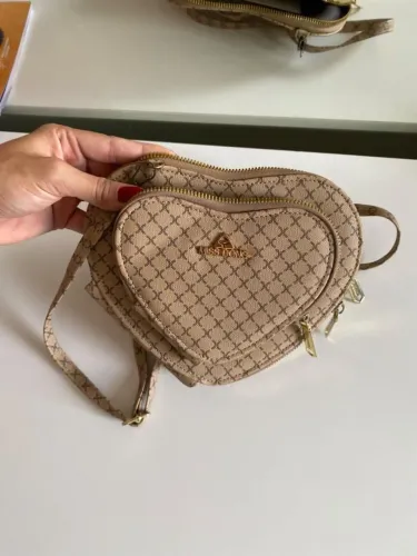 Bolsa coração com 3 bolsos