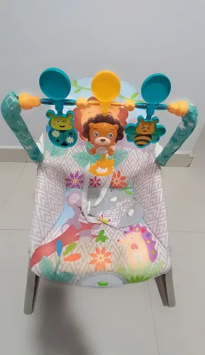 CADEIRA DE BEBÊ MUSICAL VIBRATÓRIA.