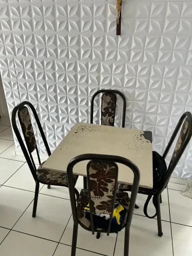 VENDO MESA DE 4 LUGAR