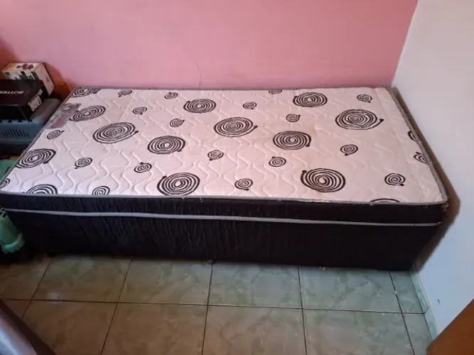 Cama box solteiro conservada R$250