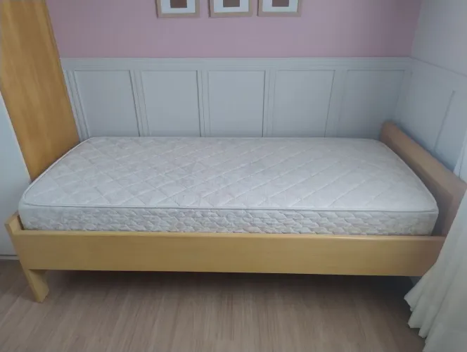 Cama solteiro madeira macica com colchão 