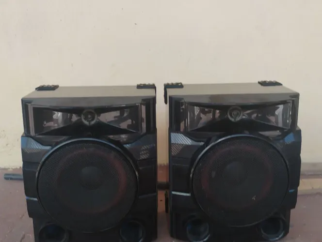 Caixas de som LG potente